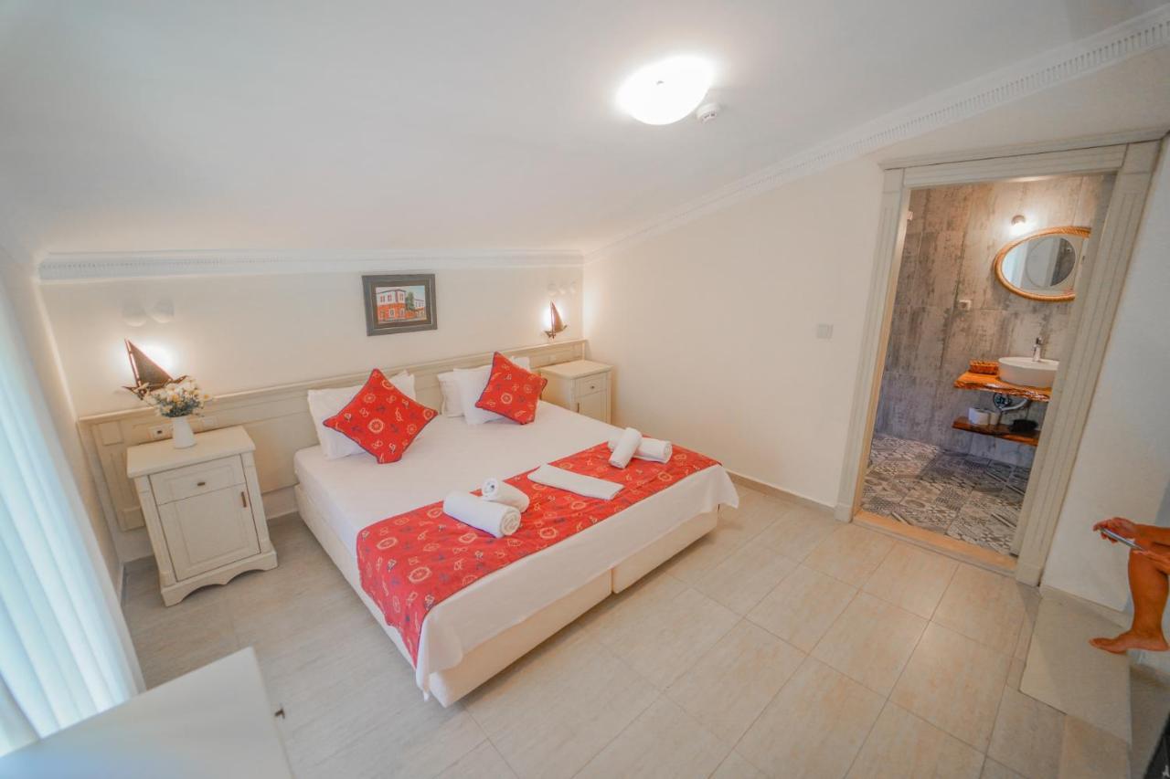 Alacati Marina Palace Exterior photo