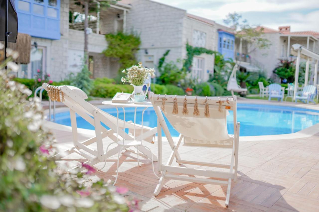 Alacati Marina Palace Exterior photo