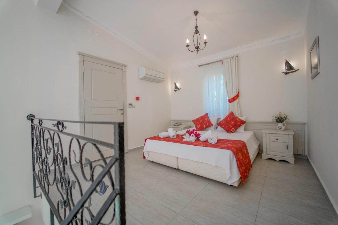 Alacati Marina Palace Exterior photo