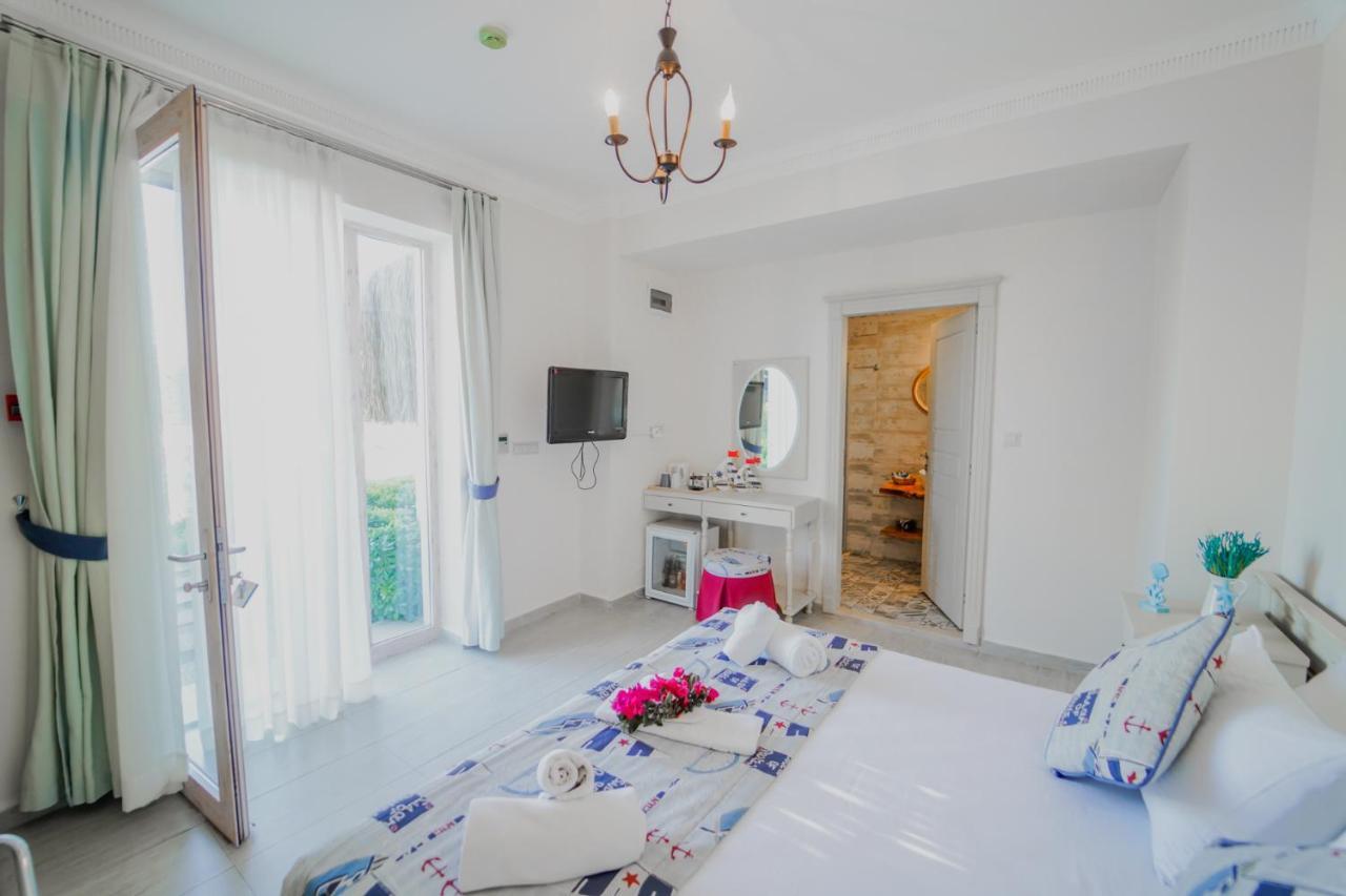 Alacati Marina Palace Exterior photo